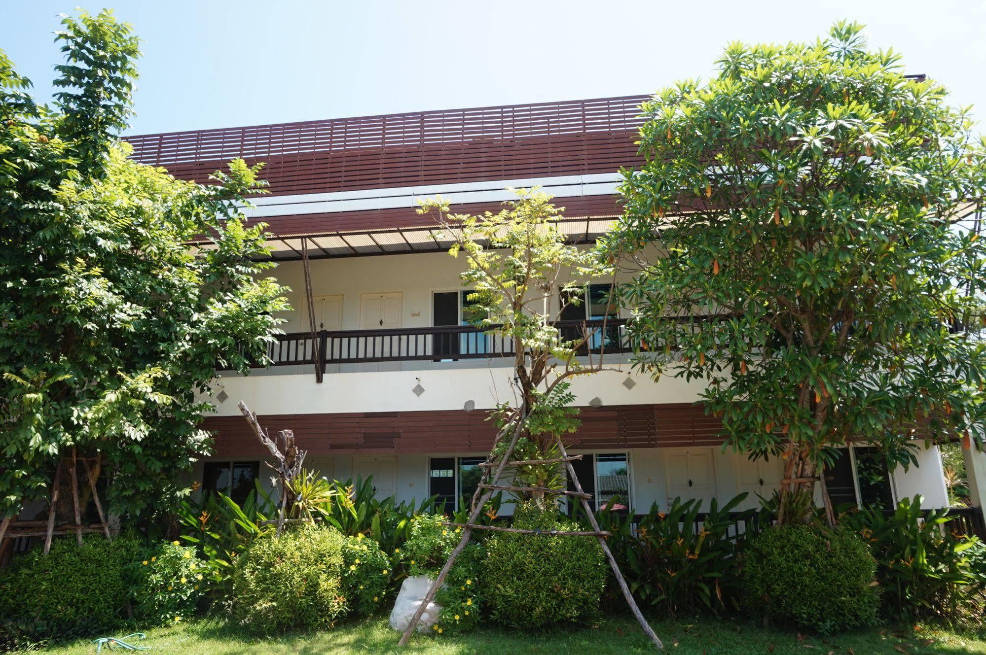 Thatphanom Place Exterior foto