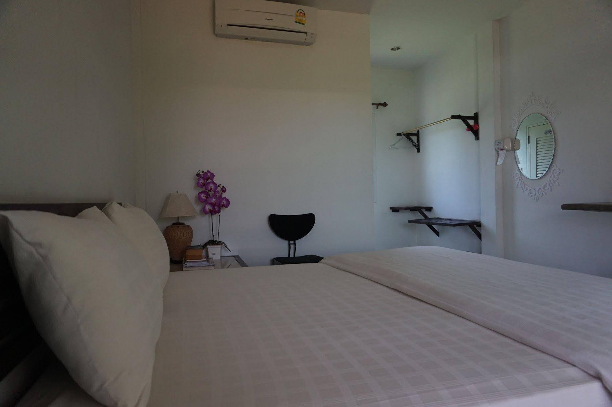 Thatphanom Place Exterior foto
