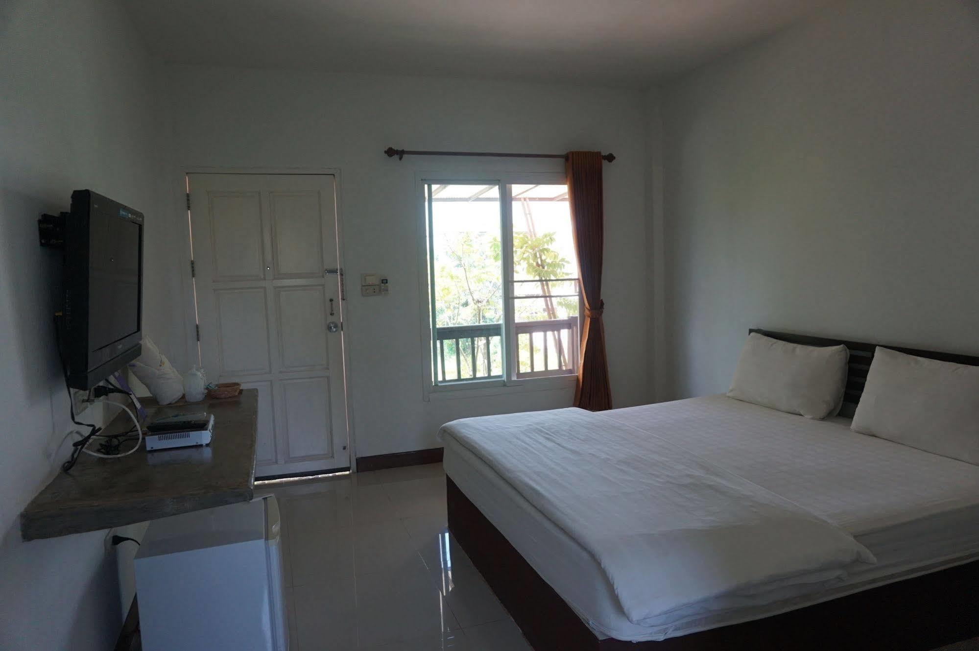 Thatphanom Place Exterior foto