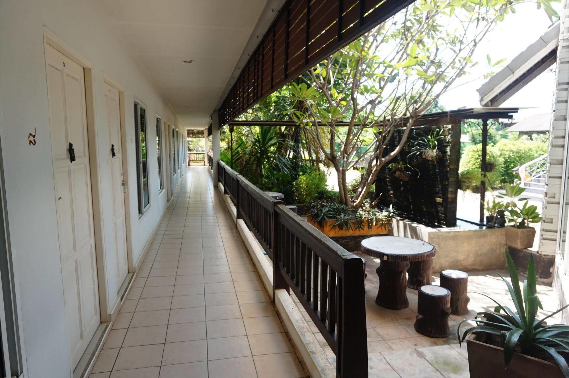 Thatphanom Place Exterior foto